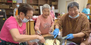 奶粉捐贈化作滿室香甜 榮家邀屈阿貞老師手作點心