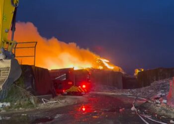影音/花蓮華東垃圾場火警 風勢助長火勢臭味漫天