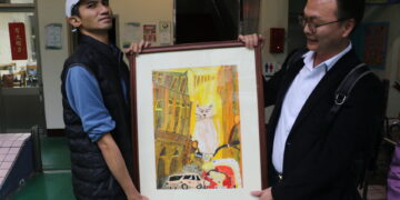 愛在畫中！心智障礙者呂俞賢回贈「城市之王」     感謝圓融行善團捐款22萬助弱勢