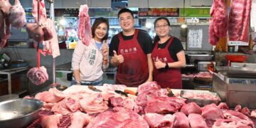 勤走基層聽民意　邱議瑩市場掃街氣氛熱烈、婆媽熱情相擁