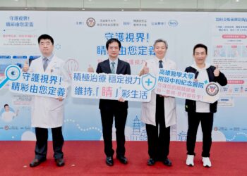 ５旬婦誤把黃斑部病變當老花，洗頭意外揪出視力　危機高醫眼科衛教展示範「遮一眼、睜一眼」檢查護視力