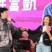 「許富凱攜手邱議瑩合唱《甲你攬牢牢》為癌友送暖 感性喊話:咱作伙加油」
