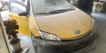 賴男與車行負責人何男因靠行糾紛理論未果 在車上引燃火勢後駕車闖入車行受傷送醫