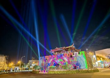 恆春夜未眠　點亮古城南門光雕展