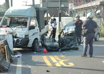 獨/8點尖峰突傳巨響！旗山街頭兩車猛力追撞驚動全區