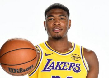 影/《NBA》「詹皇」中斷1297場雙位數得分紀錄沒關係 助攻八村壘零秒出手三分絕殺暴龍!