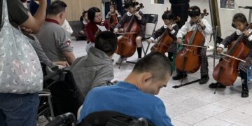 麗澤品格實驗教育機構 耶誕「傳遞幸福・散播愛」