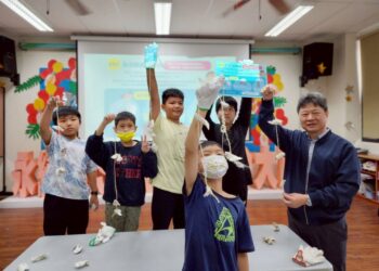 嘉義縣政府於梅山大南國小舉辦牡蠣食魚教育 近70名學童化身小小蚵學家