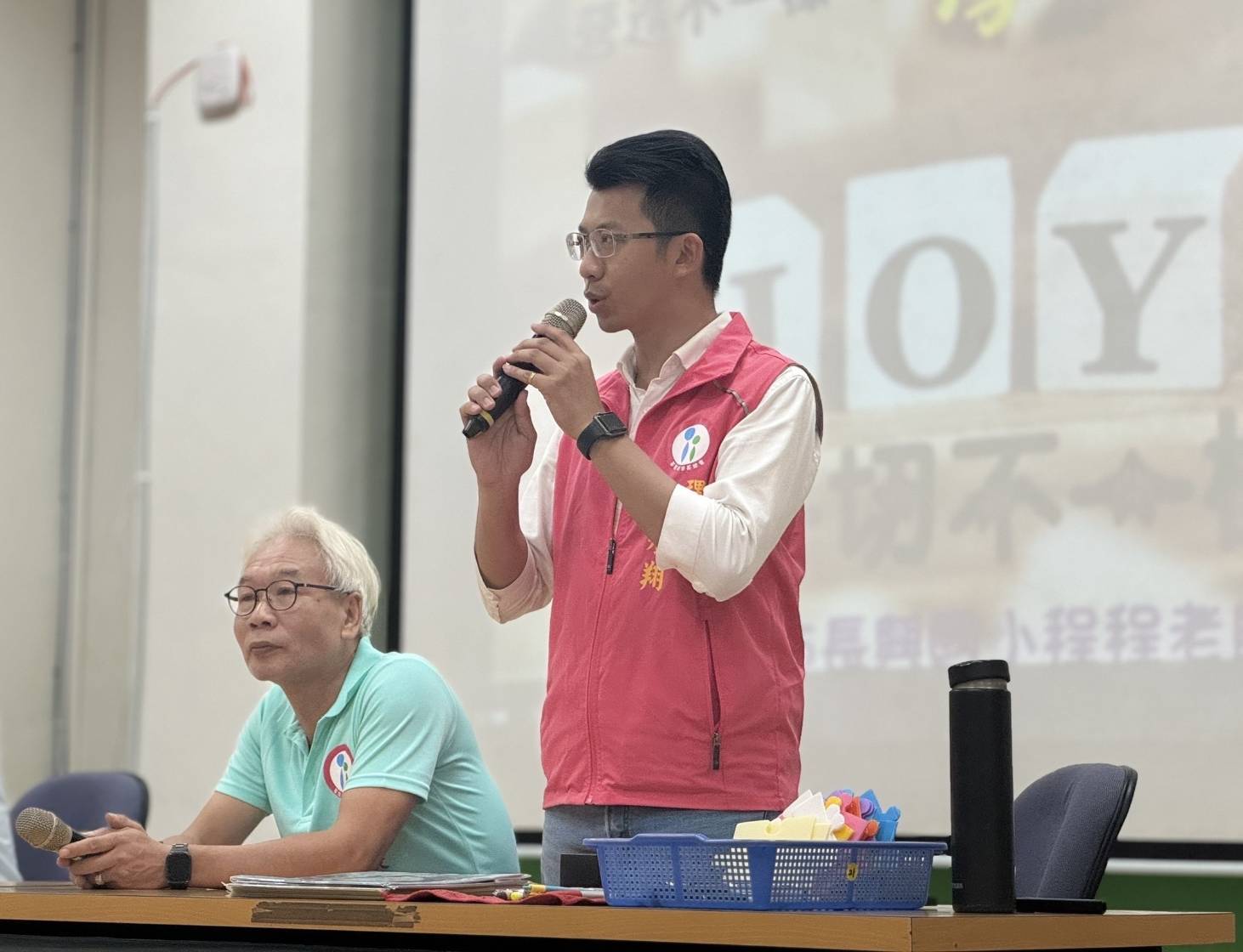 圖:基隆市安樂區市議員參選人黃永翔出席基隆市家長總會舉辦的「認識罷凌定義親子講座」/黃永翔提供