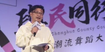▲彰化縣議會議長謝典霖歡迎青少年朋友參加潮流舞蹈大賽。(圖/彰化縣議會提供)