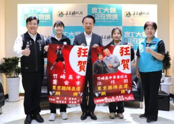 竹崎高中選手揚威聽奧 江巧羽、蕭安宇奪羽球團體銅牌