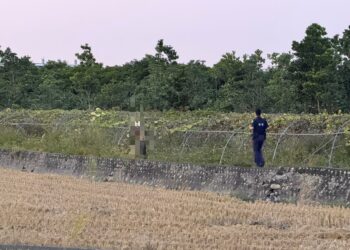 失智翁迷途徘徊公墓農地 內安警護送平安返家