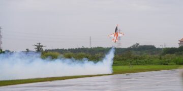 天空開秀！2025屏東航空嘉年華登場　無人機、直升機群飛震撼全台
