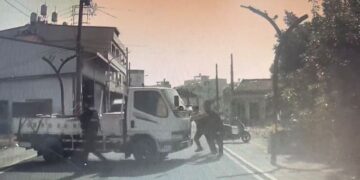 小貨車載重突熄火阻礙交通 高樹警巡邏發現即時排除