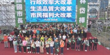 市長初選人林岱樺三山造勢鳳山壓軸破十萬人　感念父親哽咽落淚，展現團結勝選氣勢