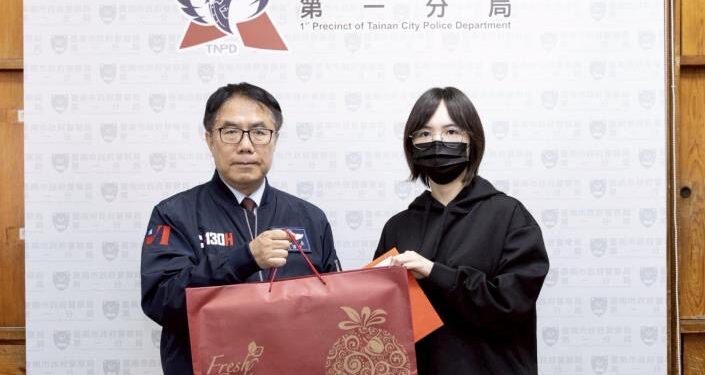 黃偉哲親慰遭斧頭砍傷員警　支持警察安心執勤