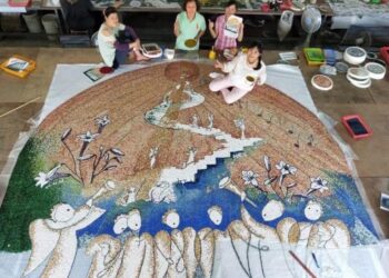 從「門」到「天的門」　藝術家黃芳梅以馬賽克壁畫書寫信仰與永生之路