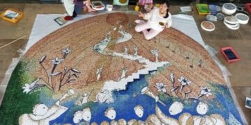 從「門」到「天的門」　藝術家黃芳梅以馬賽克壁畫書寫信仰與永生之路