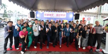 細雨中不減熱情　椰子園「椰誕送暖」走過 13 年　持續把照顧送進社區