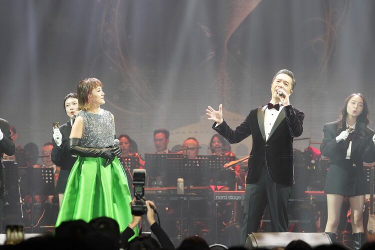 羅志祥、告五人、盧廣仲、八三夭齊聚輔大 輔人潮聖誕演唱會網嗨喊:輔又贏!