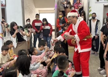 卓伯源攜手帥宇實業連10年送愛 守護家扶兒少溫暖過冬