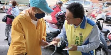 政策臨上路校長竟當「廚餘押車員」 邱建富批：恐被迫違約、疑似圖利業者