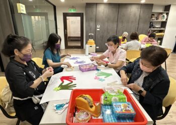 50年心結難解!阿嬤參加「晚美人生」靈性課程 寫信給天堂同學終得平靜