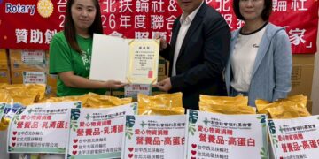 社福資源面臨嚴峻挑戰  扶輪社暖送20萬元物資助創世一線照護