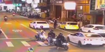 影音/男子持刀上街  警方啟動快打部隊立即到場制伏