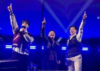 七股鹽山變身白色聖誕村! 全日吸引3000人齊聚同樂 共賞絢麗煙火