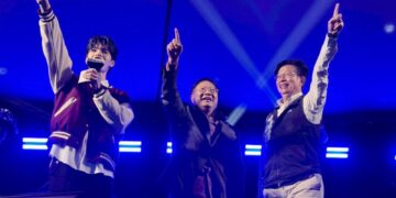 七股鹽山變身白色聖誕村! 全日吸引3000人齊聚同樂 共賞絢麗煙火