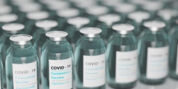 公費新冠疫苗擴大！明年元旦起至228「滿6個月以上」全民皆可打