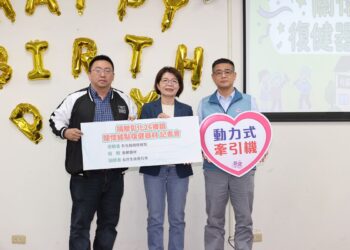 影音/拼初選不忘做公益  黃秀芳引資源顧長輩