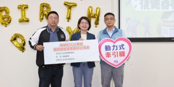 影音/拼初選不忘做公益 黃秀芳引資源顧長輩