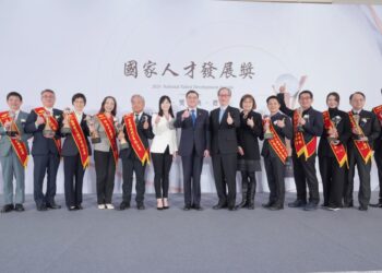 行政院院長卓榮泰頒發2025國家人才發展獎 肯定得獎單位攜手政府厚植人才永續多元發展