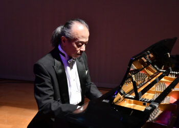 「月光仙子」繆沁琳悠揚笛音傳愛!「心光音樂會」演奏帕米爾的春天 全場如癡如醉