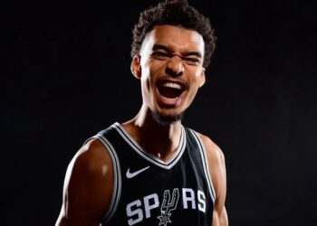 影/《NBA》「斑馬」Wembanyama復出高效22分 馬刺戰力大升級斬斷雷霆16連勝 晉級NBA盃冠軍戰!