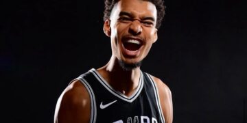 影/《NBA》「斑馬」Wembanyama復出高效22分 馬刺戰力大升級斬斷雷霆16連勝 晉級NBA盃冠軍戰!