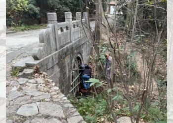 影音/南京中山陵景區石橋底竟有大量中華民國國徽石條 大批民眾前往敬煙祭奠