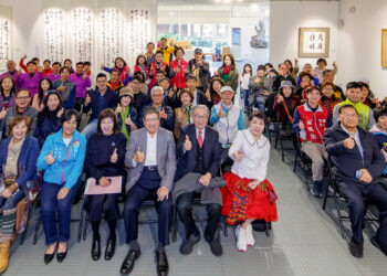 張炳煌書法暨e筆+AI動畫作品展　簡文秀高歌按讚！