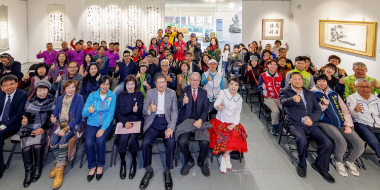 張炳煌書法暨e筆+AI動畫作品展　簡文秀高歌按讚！