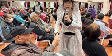 不畏天寒！台灣紫微公益協會攜手歸僑協會     用歌聲喚醒長輩年輕歲月     展現社會關懷