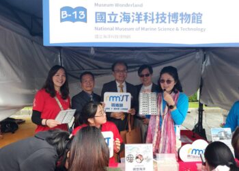 海科館「微型海洋」現身臺灣閱讀節 抽砂裡的「迷你貝」掀起熱烈迴響