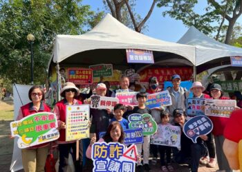 番茄節開趴!2025路竹體育園區湧人潮 湖內警犯罪預防、交安宣導一次到位