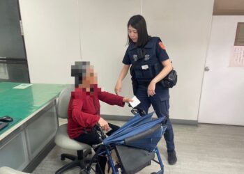 老嫗徒步迷失1公里 屏東警守護平安返家