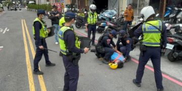 屏東警、站聯合演練！模擬火車站揮刀騷亂　快打警力迅速制伏　警籲落實「逃、躲、報」