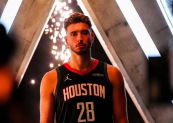 《NBA》快艇倒數8.7秒離奇發球失誤 火箭2分差驚險帶走勝利