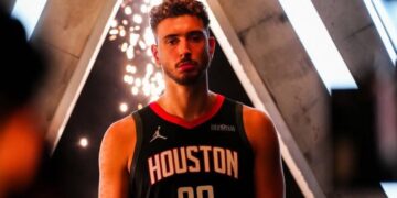 《NBA》快艇倒數8.7秒離奇發球失誤 火箭2分差驚險帶走勝利