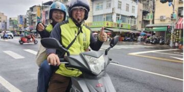 一台機車與選民的距離，左楠選戰中的人文風景　薛兆基夫妻的政治之途