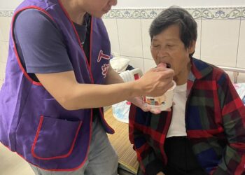 夜再深，人安為弱勢黑暗中點亮希望